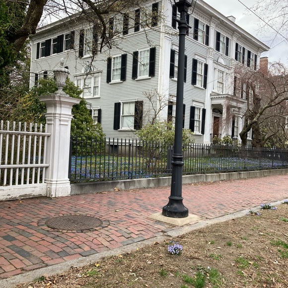 Welcome to Salem - Picture 4 of 16